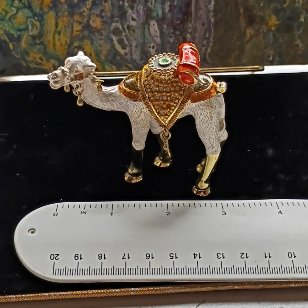 Elegant Camel Trinket Box with Gold Tones and Red Accents (Qifu)